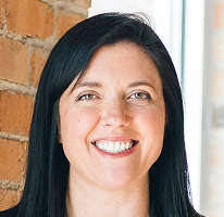 Sophie Hartwell, asiakastuen johtaja palvelutiimissä, muotokuva